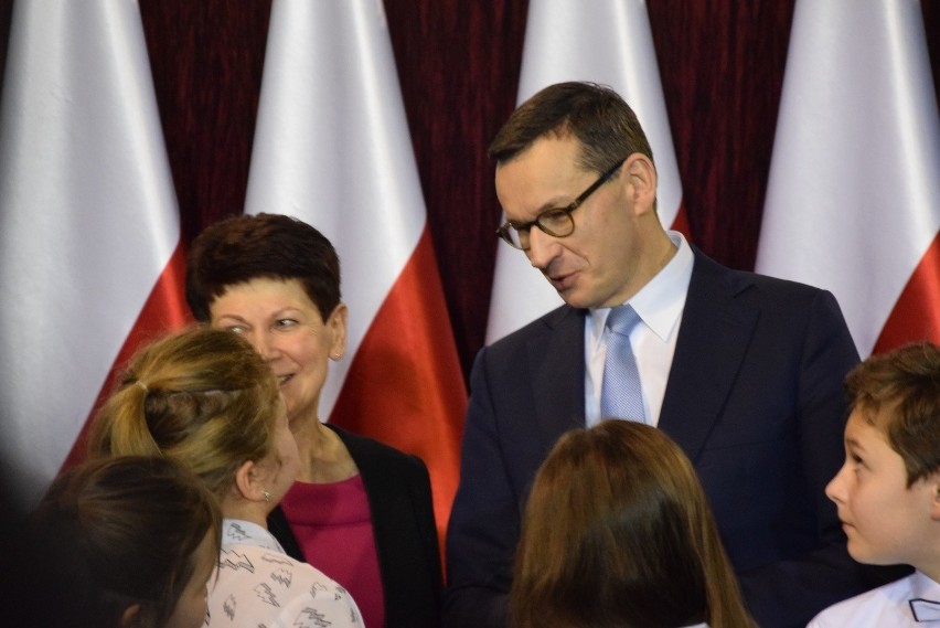 Premier Mateusz Morawiecki odwiedził gminę Krzeszowice. Był na otwarciu rozbudowanej szkoły w Woli Filipowskiej [ZDJĘCIA]