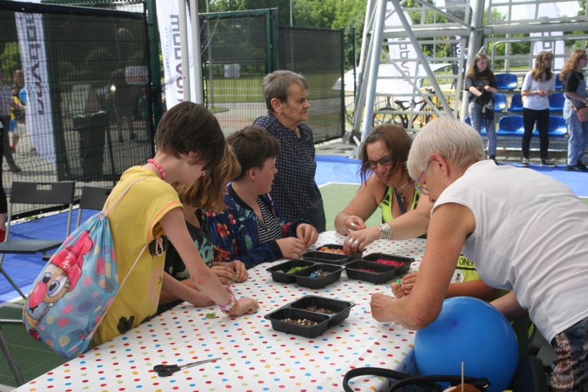 Piknik z MDK w Ostrowi Mazowieckiej "Day for art". Zabawy dla dzieci, potańcówka dla dorosłych. Zdjęcia 24.06.2021