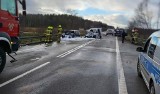 Wypadek w Godętowie, w gminie Łęczyce. Zderzyły się 4 osobówki! Są poszkodowani. Utrudnienia na drodze krajowej (DK 6)