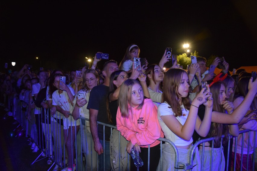 Tysiące ludzi na koncercie Smolastego w Małogoszczu! Takich tłumów to miasto jeszcze nie widziało!