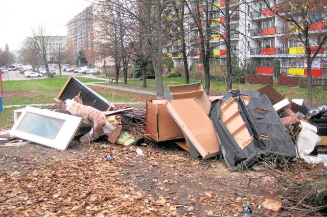 Ul. Fabryczna 57. Tymczasowe wyspisko na osiedlu Sienkiewicza