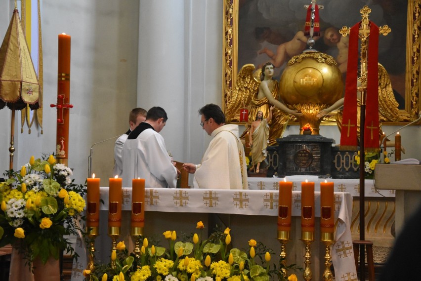 Transmisja mszy świętej w Niedzielę Miłosierdzia Bożego z Sanktuarium na Świętym Krzyżu. Zobacz zapis z 19 kwietnia [AKTUALIZACJA, ZDJĘCIA]