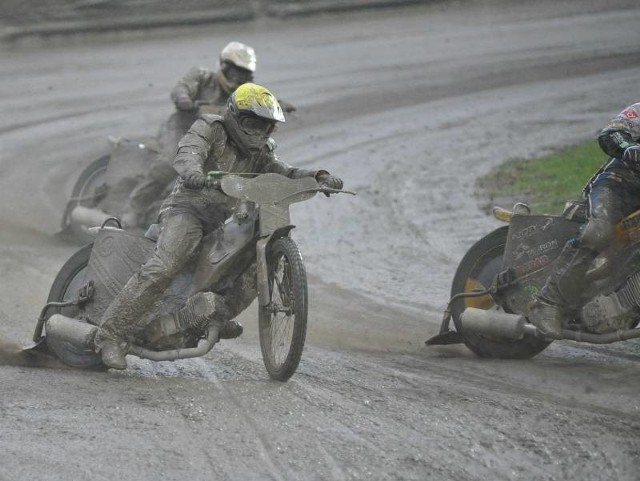 Rok temu kibice pokonali przeszło 500 km, żeby obejrzeć żenujące widowisko na błocie. Oby tym razem mecz wynagrodził wszystkim daleką podróż.