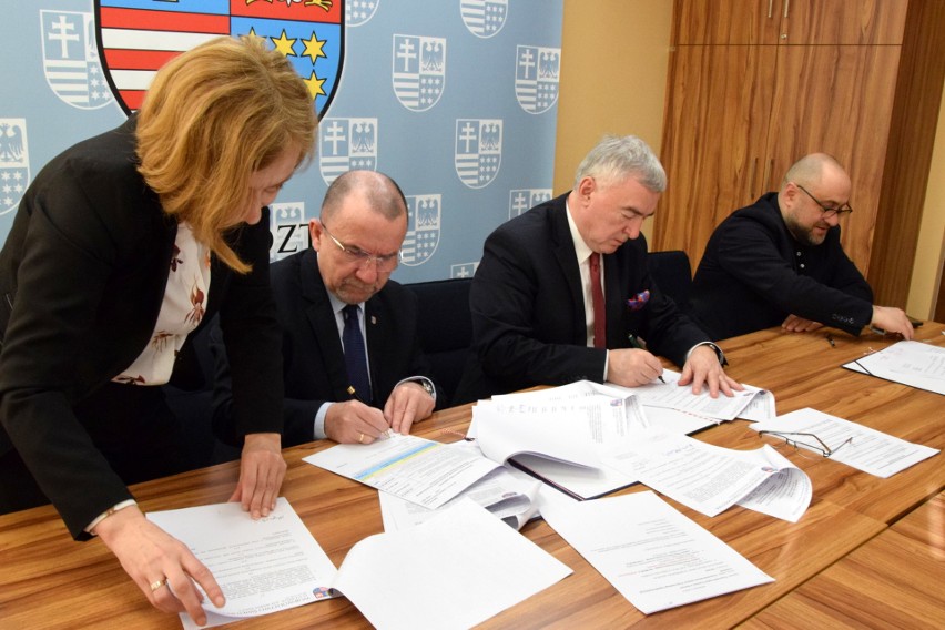 4,5 miliona złotych na ważne inwestycje w szpitalu wojewódzkim w Kielcach. Będą przeszczepy nerek (WIDEO)
