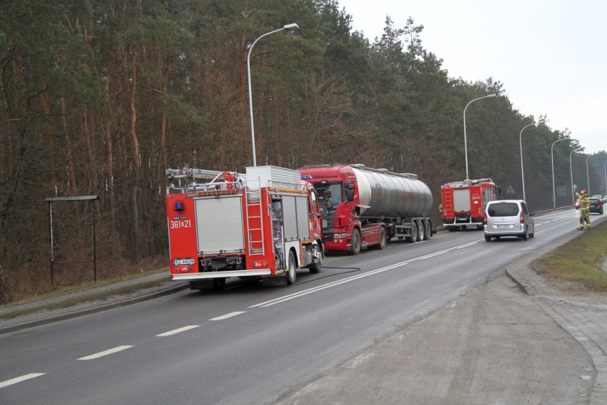 Pożar ciężarówki w Tarnobrzegu. Co się wydarzyło? (ZDJĘCIA)
