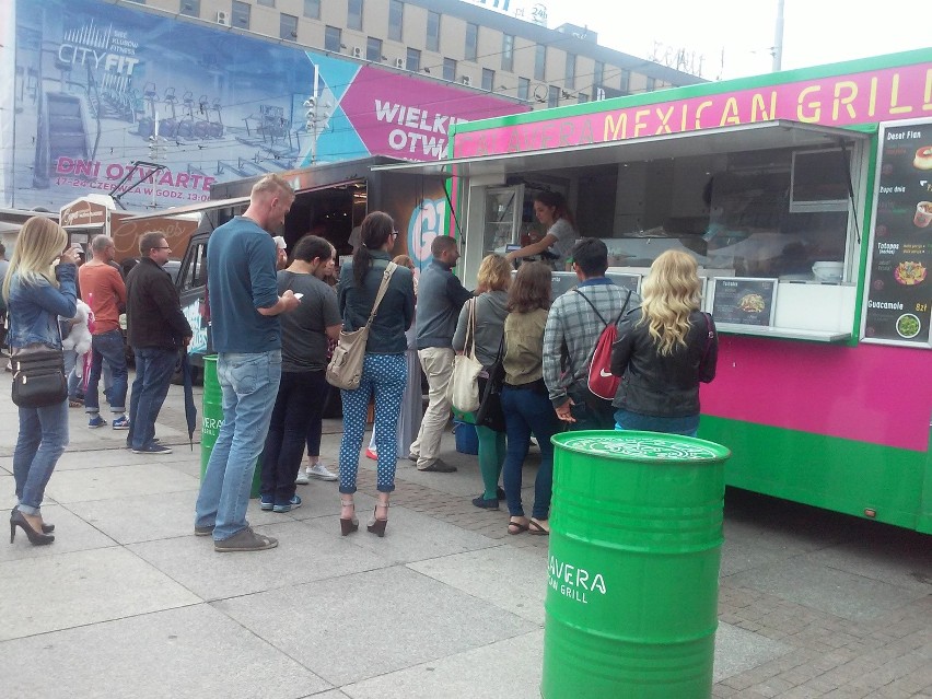 Katowice: Trwa wakacyjny zlot food trucków - Rynek Smaków zakończy się dziś o godz. 20