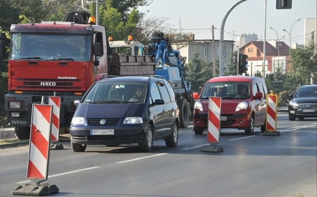 W związku z przebudową ulicy Sikorskiego w Tarnobrzegu, kierowcy muszą się liczyć z chwilowymi utrudnieniami.