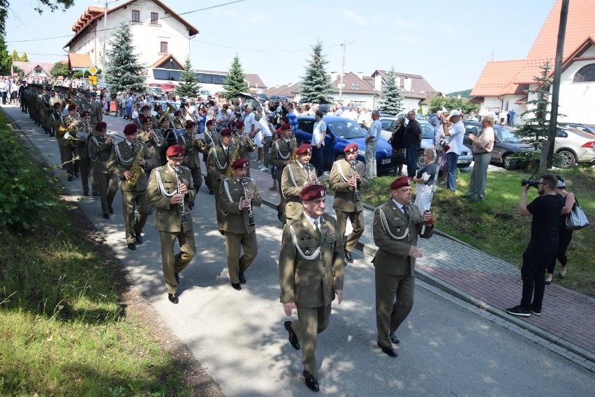 Hołd dla 30 ofiar pacyfikacji Radwanowic w miejscu kaźni hitlerowskiej. Wspomnienia bestialskiego mordu [ZDJĘCIA] 