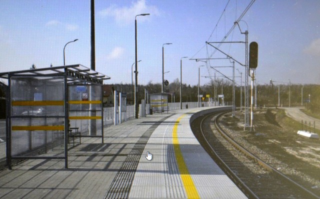 Estetyczny przystanek kolejowy na osiedlu Charzewice od niedzieli służy podróżnym