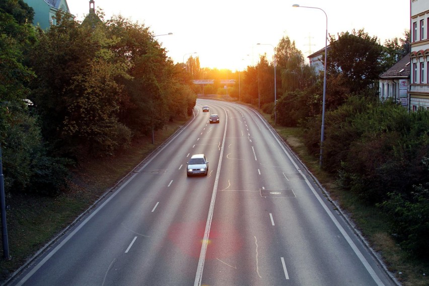 W Czachach limit prędkości na terenie zabudowanym wynosi 50...