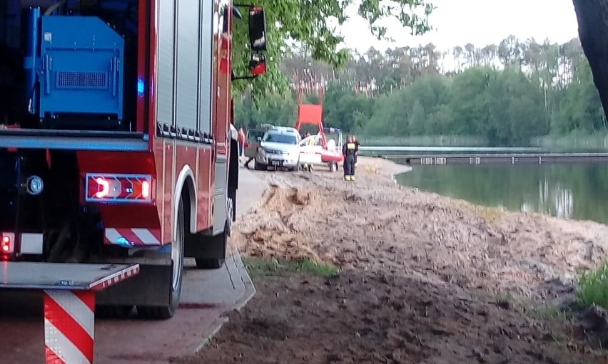 Rzepin: 12-letnie dziecko utonęło w jeziorze Długim. Strażacy wyłowili ciało [ZDJĘCIA]