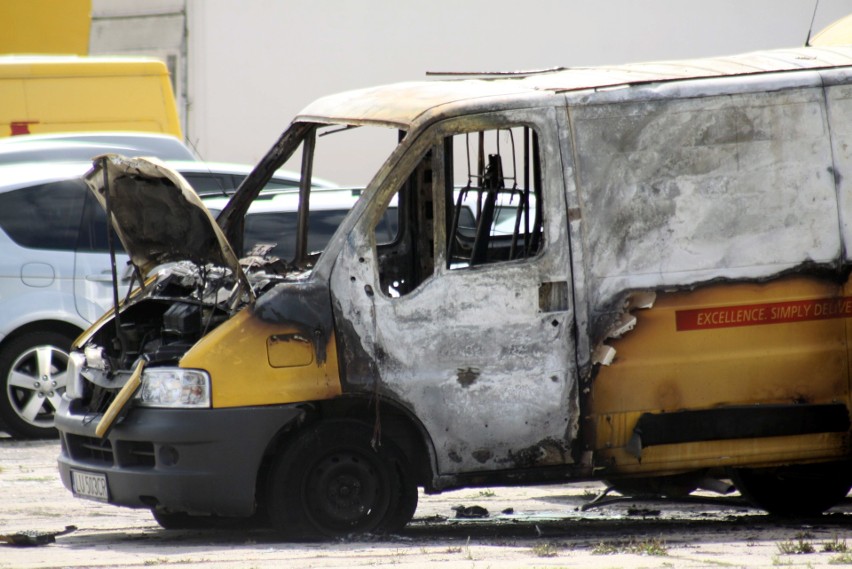 Pożar w bazie DHL w Lublinie. Ktoś podpalił samochody z zemsty? Policja analizuje wideo z monitoringu (ZDJĘCIA)