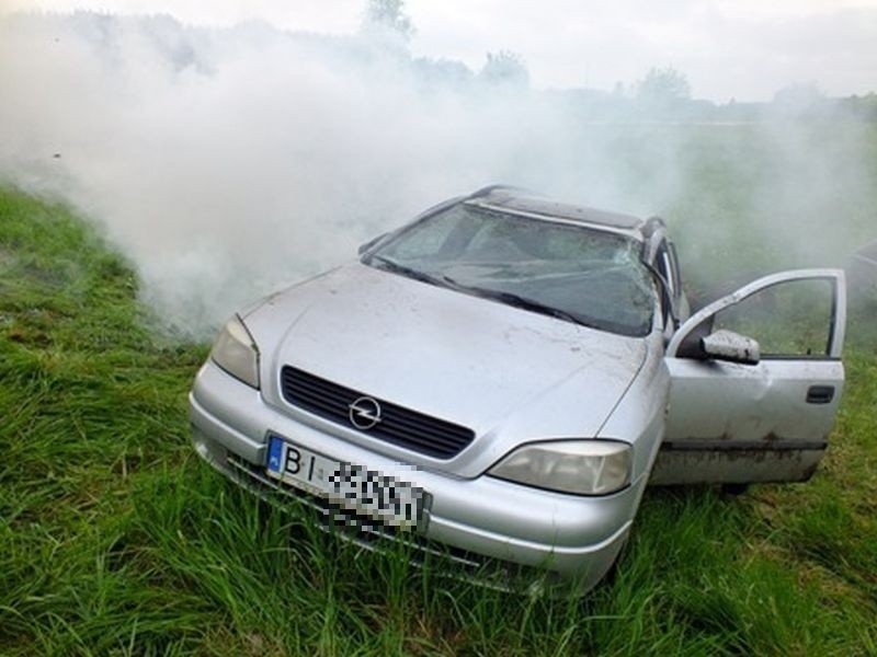 Sadek. Opel astra wpadł do rowu (zdjęcia)