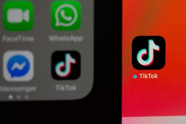 TikTok to medium społecznościowe popularne szczególnie wśród nastolatków. Dla 10-latki z Włoch korzystanie z TikToka zakończyło się tragicznie.