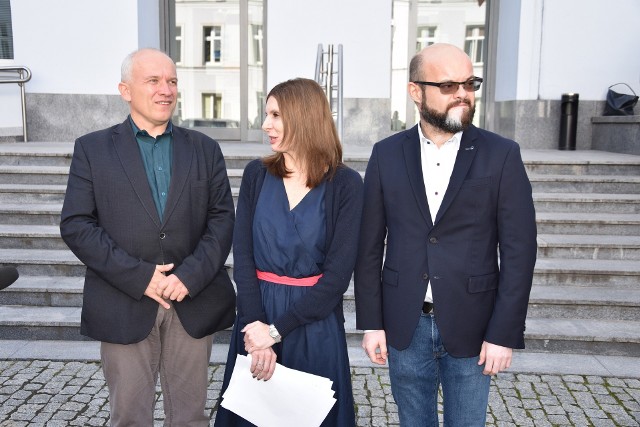 Politycy PO krytykują rząd, że nie będzie w Łodzi geotermii. Od lewej Mateusz Walasek, Monika Malinowska-Olszowy i Marcin Bugajski.