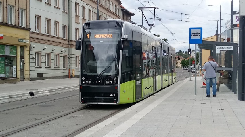 Nowe tramwaje kursują od 2 lipca. Na razie na trasie...