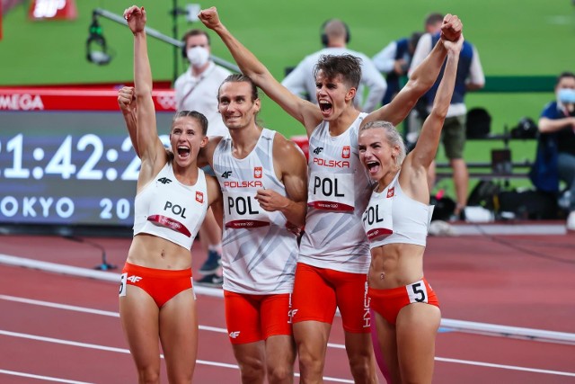 30.07.2021. Polska sztafeta mieszana 4x400 m zdobyła złoto w Tokio!  Zobacz kolejne zdjęcia. Przesuwaj zdjęcia w prawo - naciśnij strzałkę lub przycisk NASTĘPNE