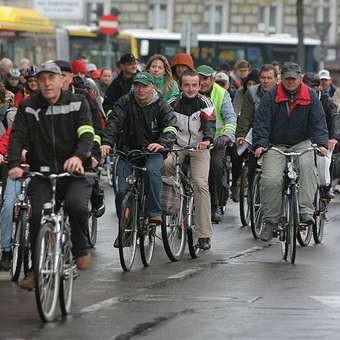 Przejazd rowerzystów ulicami Słupska.