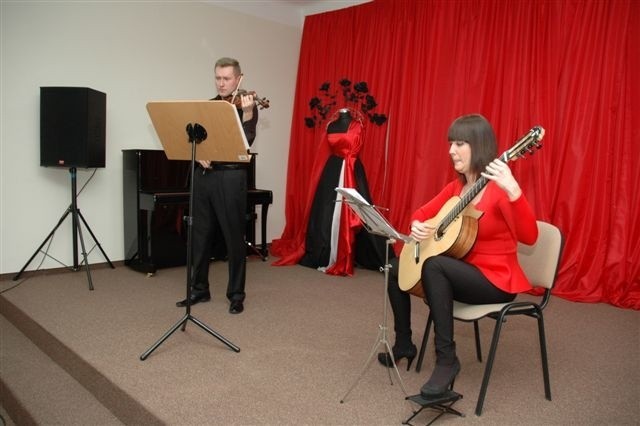 Nowa szkoła muzyczna Zakładu Doskonalenia Zawodowego w Radomiu zaprosiła w muzyczną podróż  