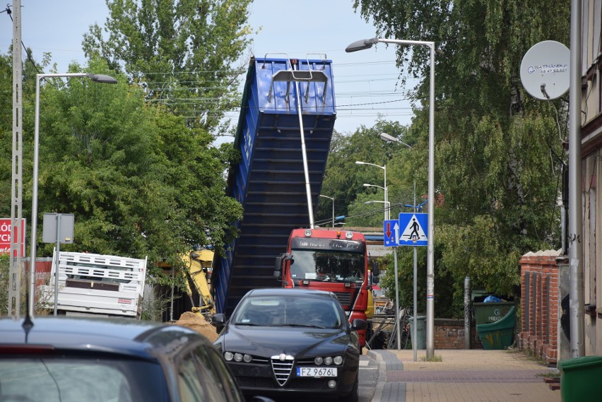 Prace związane z przebudową ulicy Batorego trwały od...