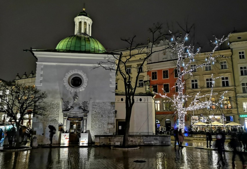 Kraków w morzu świetlistych dekoracji. Idą święta, nastrój już jest [ZDJĘCIA]