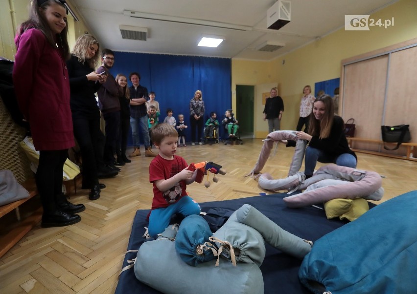 Studenci Akademii Sztuki zaprojektowali zabawki dla przedszkolaków z Przedszkola Specjalnego nr 21 Chatka Puchatka [ZDJĘCIA]