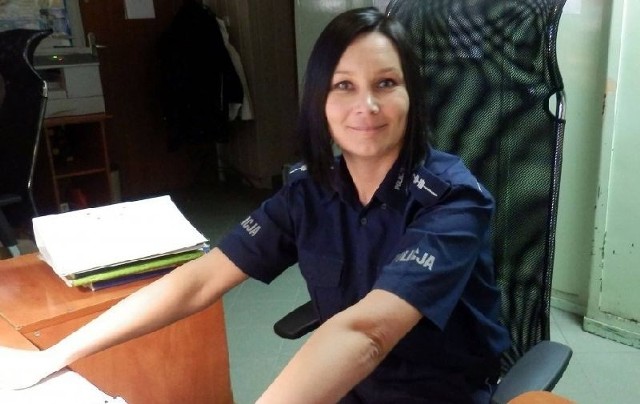 Dyżurna buskiej policji aspirant Kamila Zbertek-Guczał umiejętnie poprowadziła rozmowę z 50-letnią desperatką
