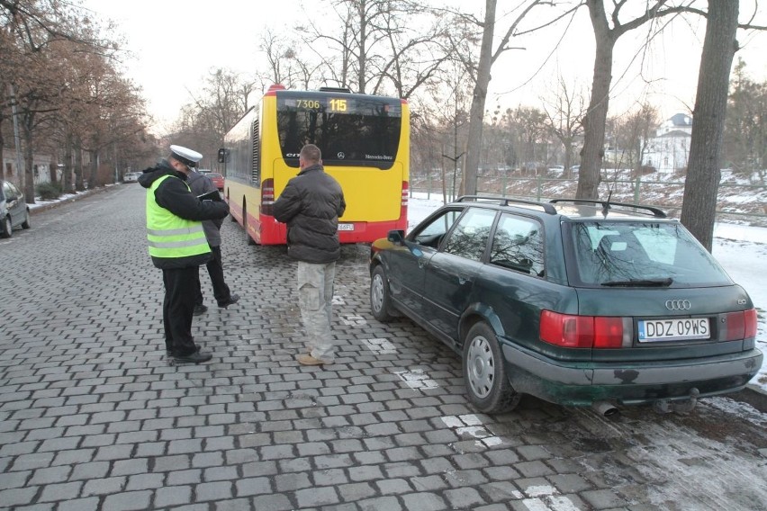 Wypadek tramwaju, autobusu MPK i audi na moście Zwierzynieckim