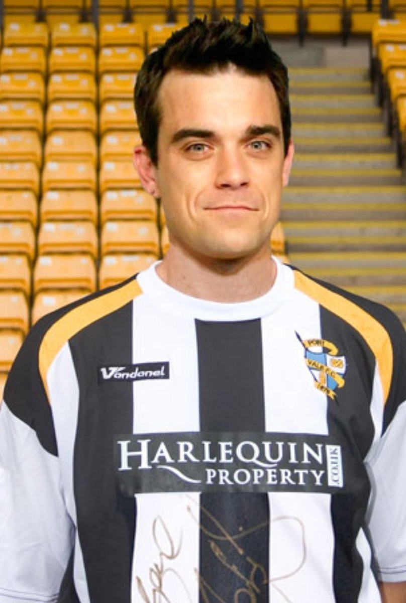 Robbie Williams jest fanem drużyny Port Vale (League One)....