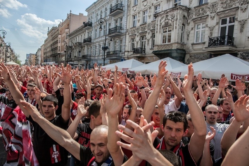 Kibice Widzewa pod Urzędem Miasta Łodzi. Groźny transparent na meczu z Jagiellonią