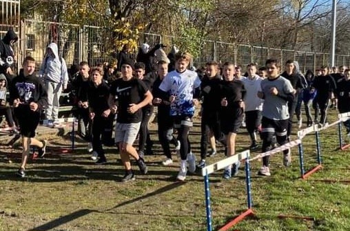 (W Zespole Szkół Budowlanych im. E. Kwiatkowskiego, przy ul. Słowiczej 3 w Lublinie zorganizowano sztafety dla klas pierwszych pod hasłem "Biegniemy dla Niepodległej")