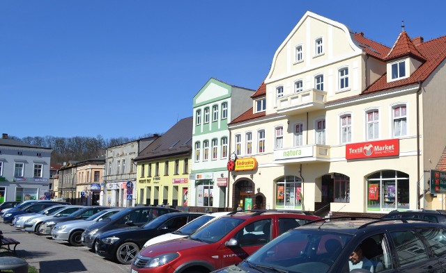 Koronowski rynek to jedno z miejsc objętych w Koronowie strefą płatnego parkowania