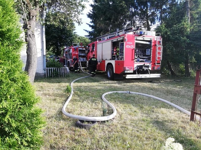 Zgłoszenie o pożarze przyjęto w sobotę o godz. 18. Ogień pojawił się w środku murowanego domu w Brzeźnicy (powiat bielski)