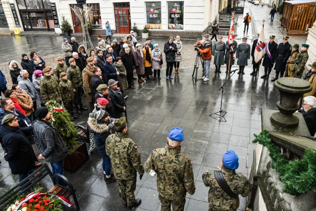 22.01.2020 bydgoszcz  tablica ku czci generala dowbor-musnickiego zawisla na scianie biblioteki stary rynek  fot.dariusz bloch/polska press