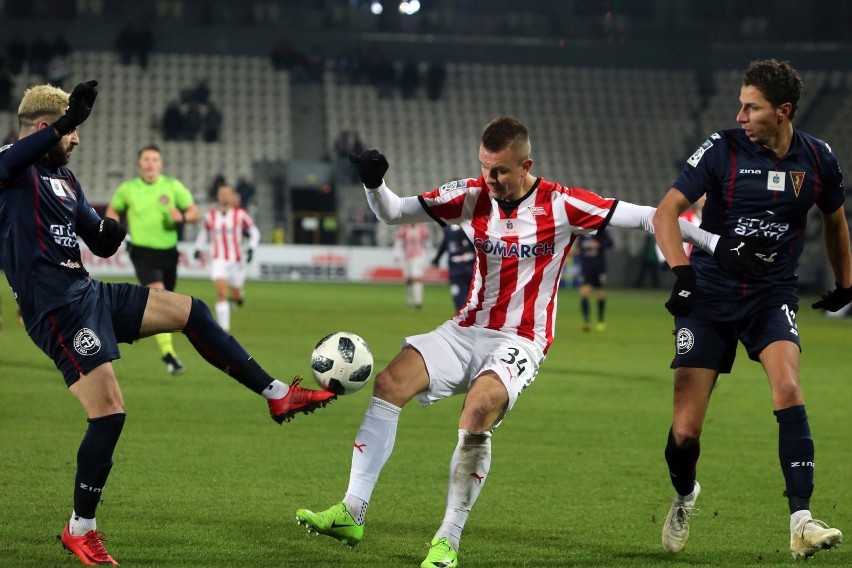 Obrońca, 29 meczów (27 w lidze, 2 w Pucharze Polski), 1 gol...