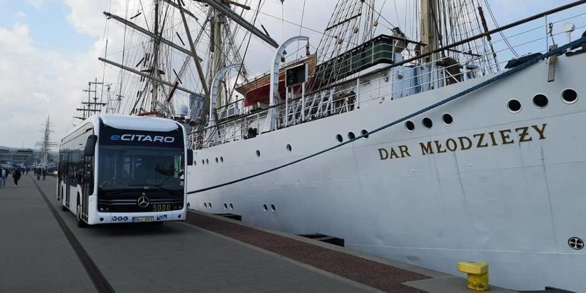 Supernowoczesny, zachwycający Mercedes-Benz eCitaro zaprezentowany w Gdyni nad morzem ZDJĘCIA