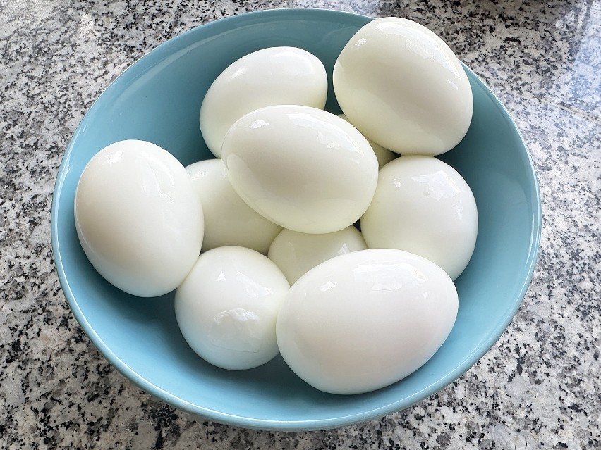 Do przygotowania przekąski potrzebujesz jajek ugotowanych na...
