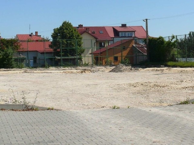 Na tym terenie przy Gimnazjum numer 2 w Pińczowie będzie nowe boisko.
