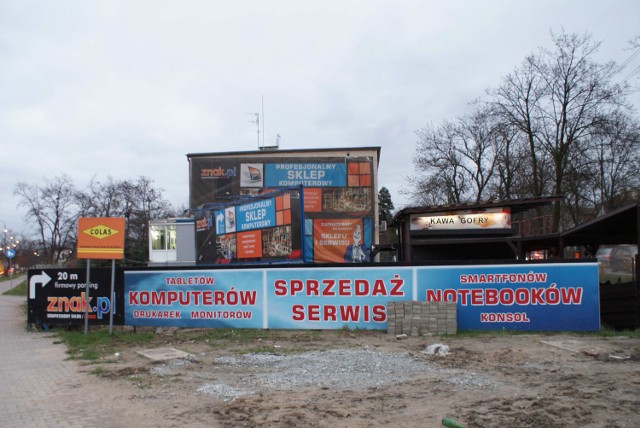 Poznań: Zdjęto nielegalne reklamy przy ulicy Jana Pawła II