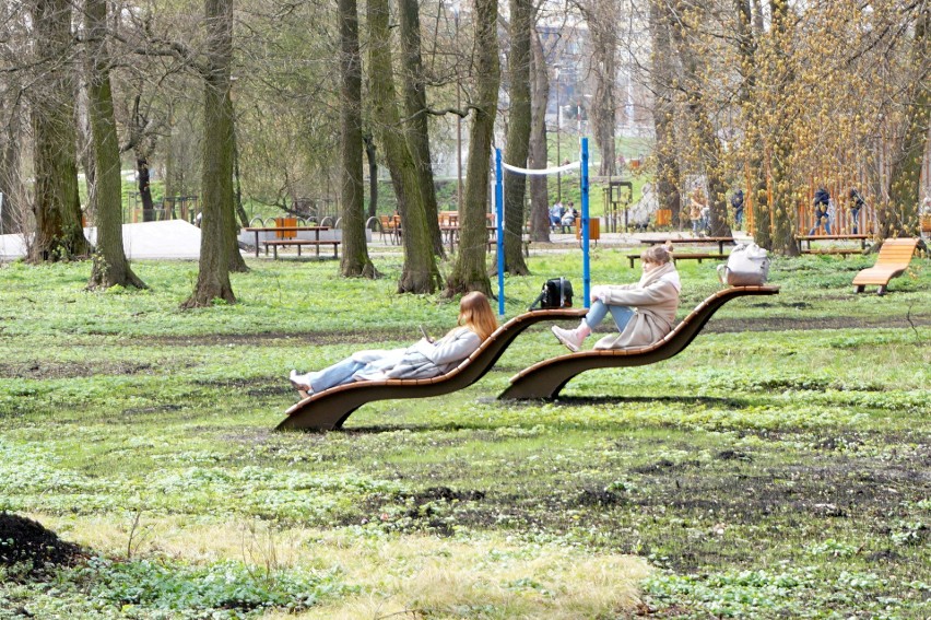 Niedziela w parku Ludowym w Lublinie. Lublinianie chętnie odwiedzają to miejsce. Zobacz zdjęcia