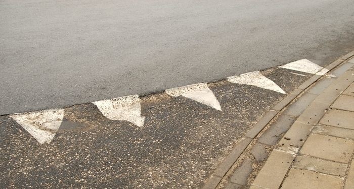 Nasz Internauta donosi: miasto znalazło "genialny" sposób na dziury w drogach! Zobacz jaki (zdjęcia)