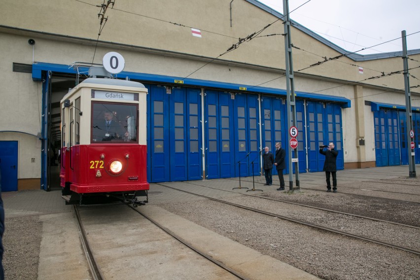 Kraków. Historyczny wagon Ring został wyremontowany i wyjechał na tory