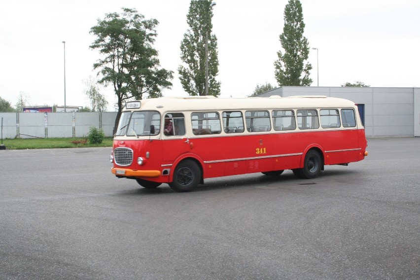 Kraków. Autobus  „Ogórek” wraca na ulice miasta [ZDJĘCIA]