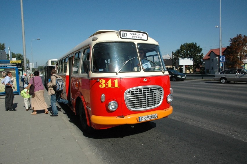 Kraków. Autobus  „Ogórek” wraca na ulice miasta [ZDJĘCIA]