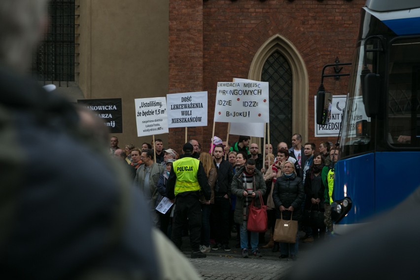 Protest na Placu Wszystkich Świętych