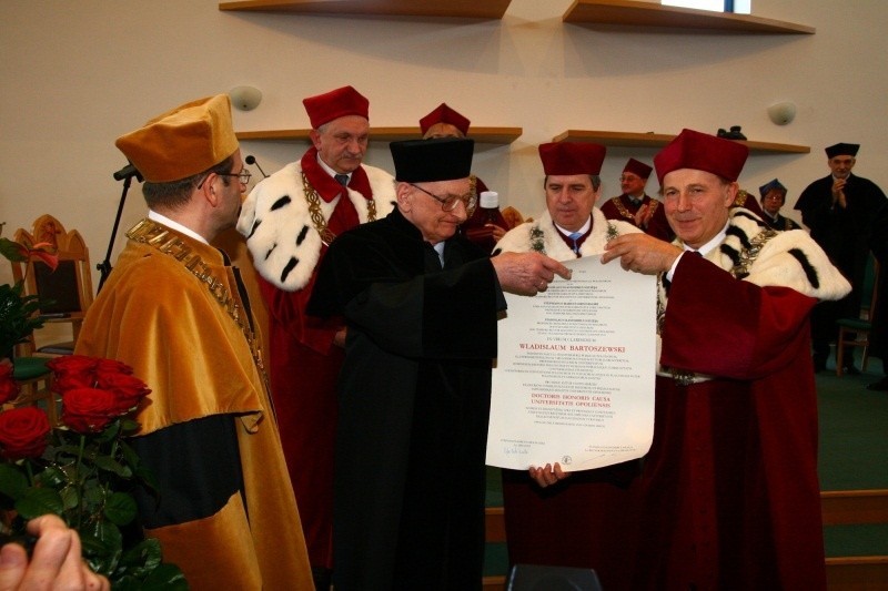 Marzec 2008. Wręczenie doktoratów honorowych UO prof....