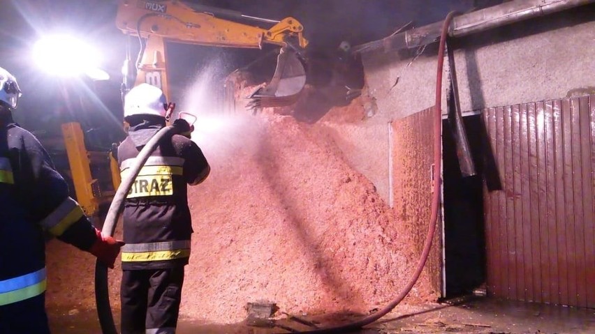 Do gaszenia pożaru budynku gospodarczego w Dominikowicach...