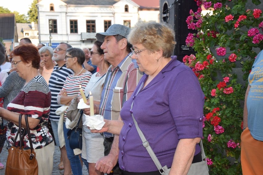 Augustów. Pikietowali razem z Komorowskim na rynku (zdjęcia)