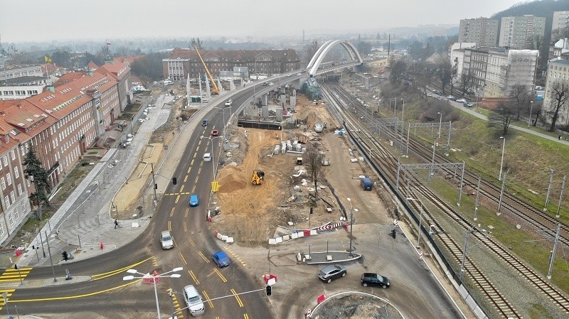 Gdańsk: Przy Wiadukcie Biskupia Górka powstaje parkingu kubaturowy. Zobaczcie postępy na budowie!