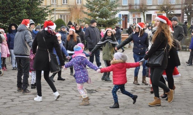Mikołajki na rynku to pierwsza, przedświąteczna zabawa dla mieszkańców Janowca. Kolejna okazja do integracji będzie 18 grudnia.
